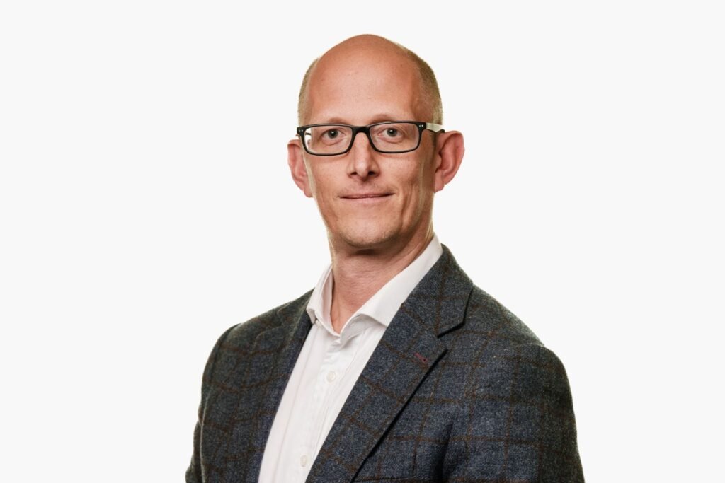 Simon Mogford Fractional CCO. Fractional CMO. Growth Consultant. Founder Natterjack Consulting.